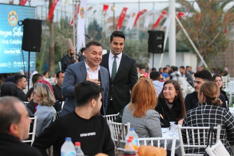 Başkan yücel alanya belediye personeli ile iftarda buluştu