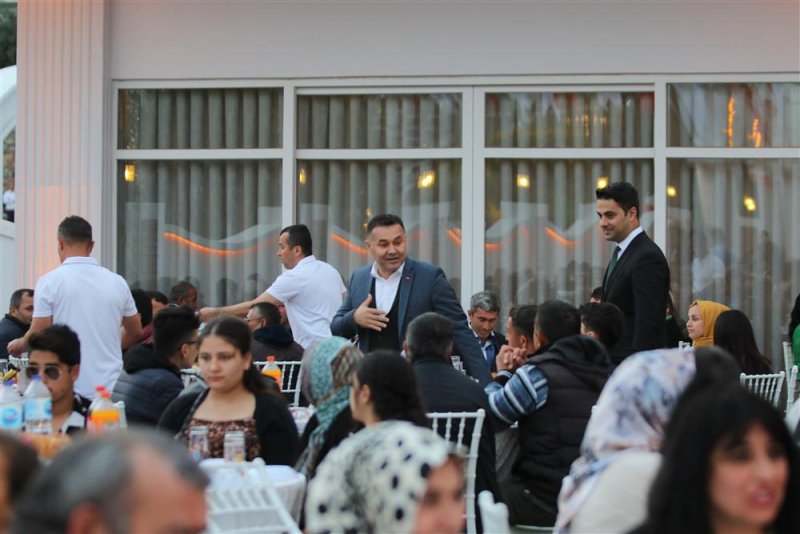 Başkan yücel alanya belediye personeli ile iftarda buluştu