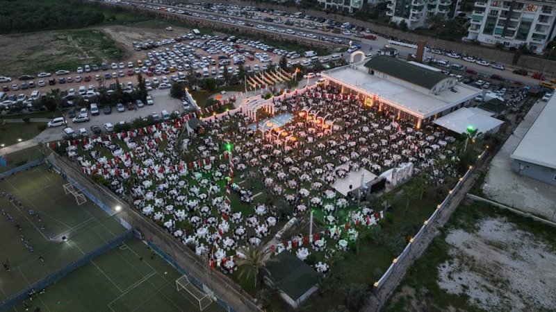 Başkan yücel alanya belediye personeli ile iftarda buluştu