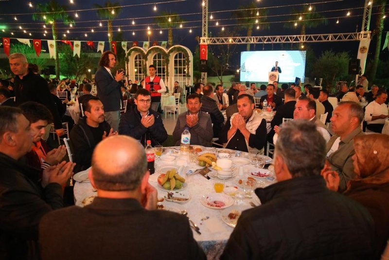 Başkan yücel alanya belediye personeli ile iftarda buluştu