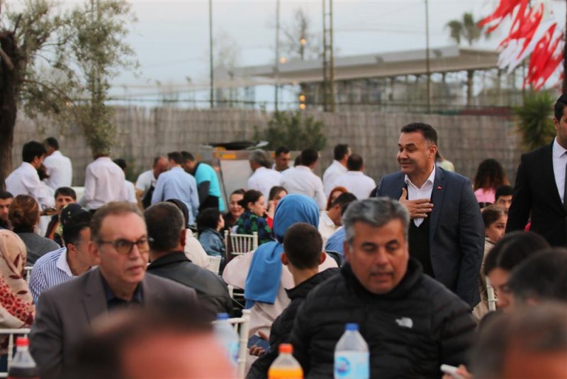 Başkan yücel alanya belediye personeli ile iftarda buluştu