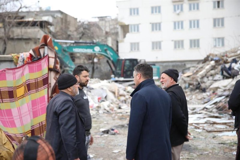 Başkan yücel’in deprem bölgesinde ziyaretleri sürüyor