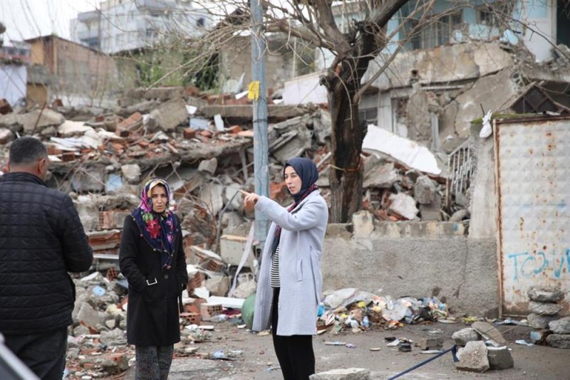 Başkan yücel’in deprem bölgesinde ziyaretleri sürüyor