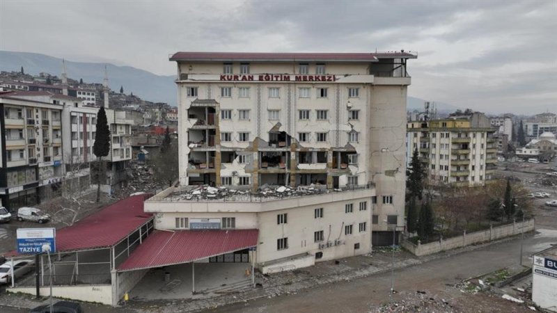 Başkan yücel’in deprem bölgesinde ziyaretleri sürüyor