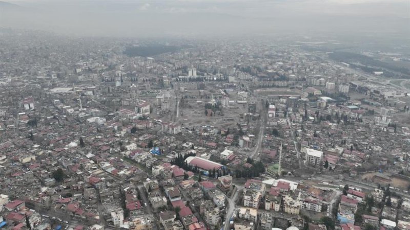 Başkan yücel’in deprem bölgesinde ziyaretleri sürüyor