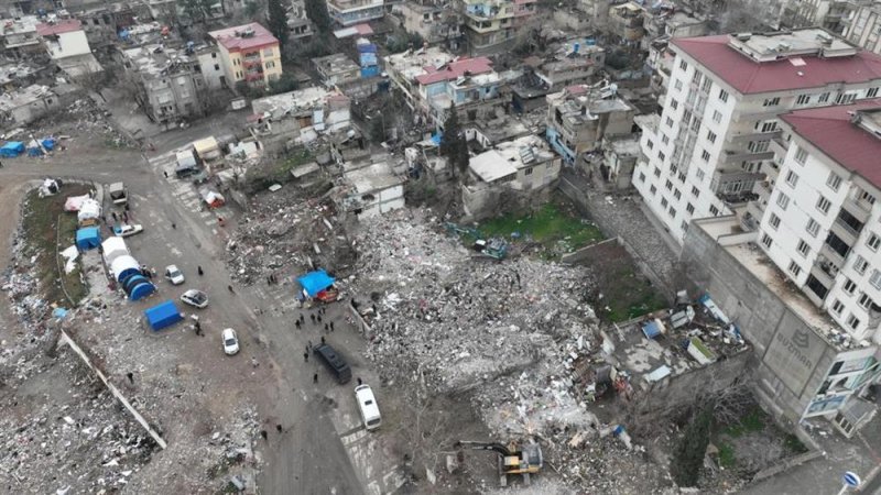 Başkan yücel’in deprem bölgesinde ziyaretleri sürüyor