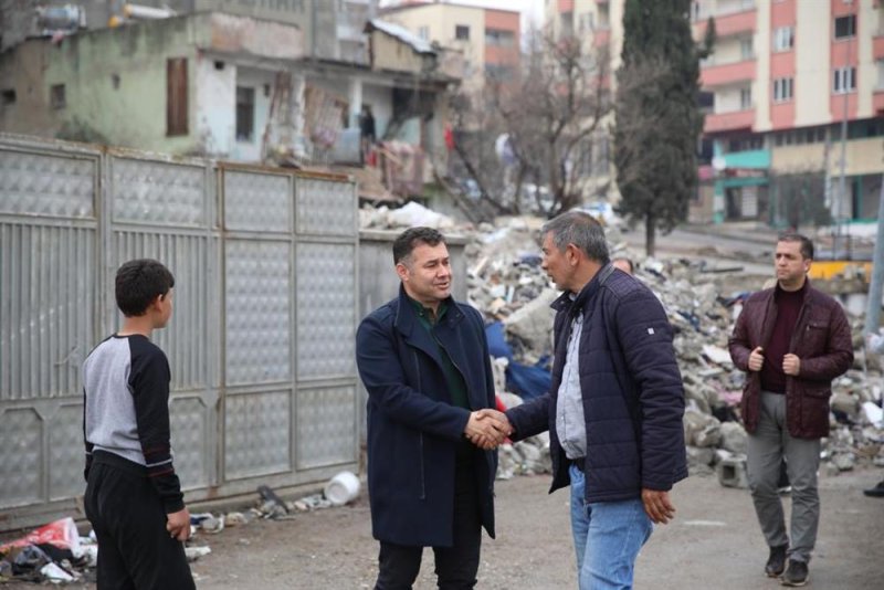 Başkan yücel’in deprem bölgesinde ziyaretleri sürüyor
