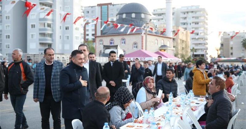 Başkan yücel mahmutlarlılarla iftar sofrasında buluştu