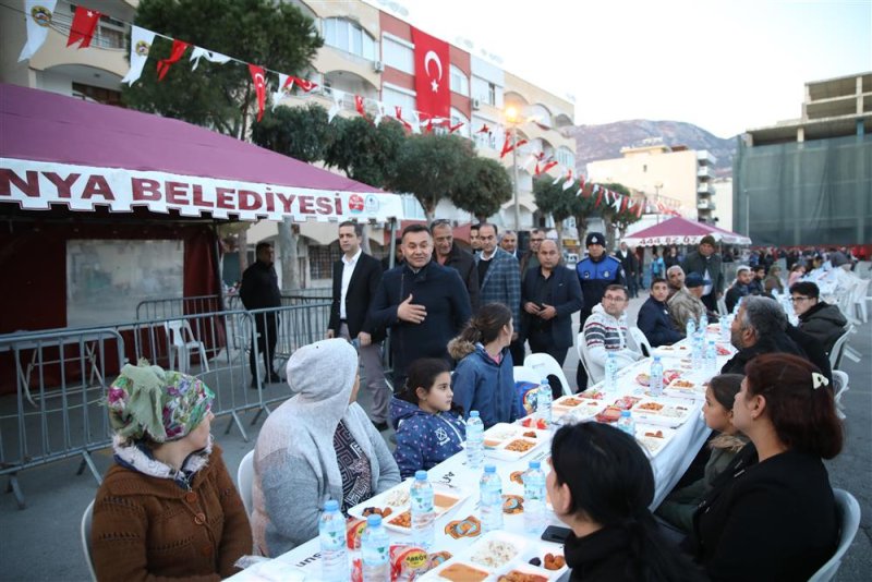 Başkan yücel mahmutlarlılarla iftar sofrasında buluştu