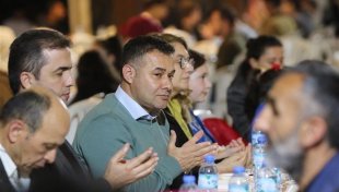 Başkan yücel orucunu eşgilik’te vatandaşlarla açtı