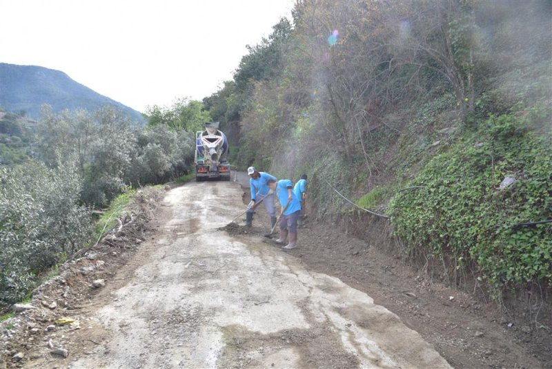 Kızılcaşehir mahallesi’nde şarampol betonlama çalışması devam ediyor