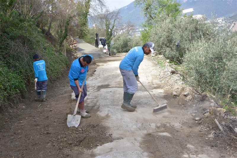 Kızılcaşehir mahallesi’nde şarampol betonlama çalışması devam ediyor