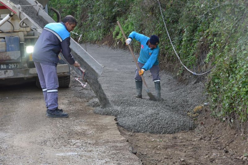 Kızılcaşehir mahallesi’nde şarampol betonlama çalışması devam ediyor