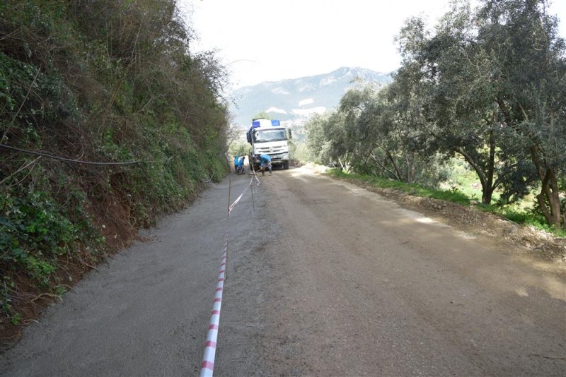 Kızılcaşehir mahallesi’nde şarampol betonlama çalışması devam ediyor