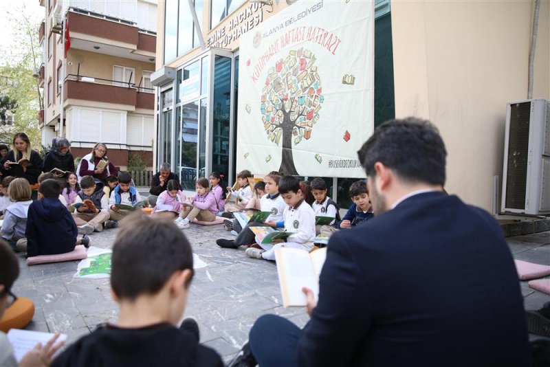 Kütüphane haftası renkli etkinliklerle başladı