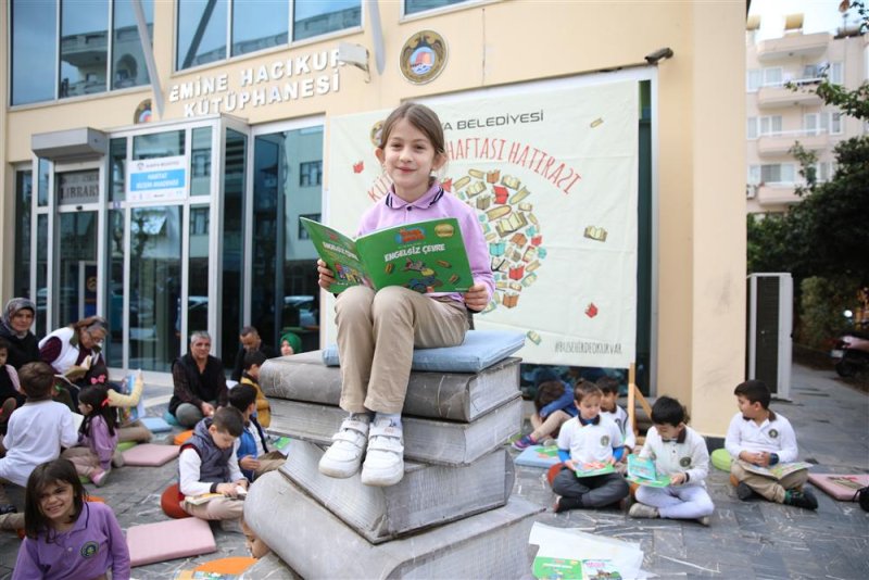 Kütüphane haftası renkli etkinliklerle başladı