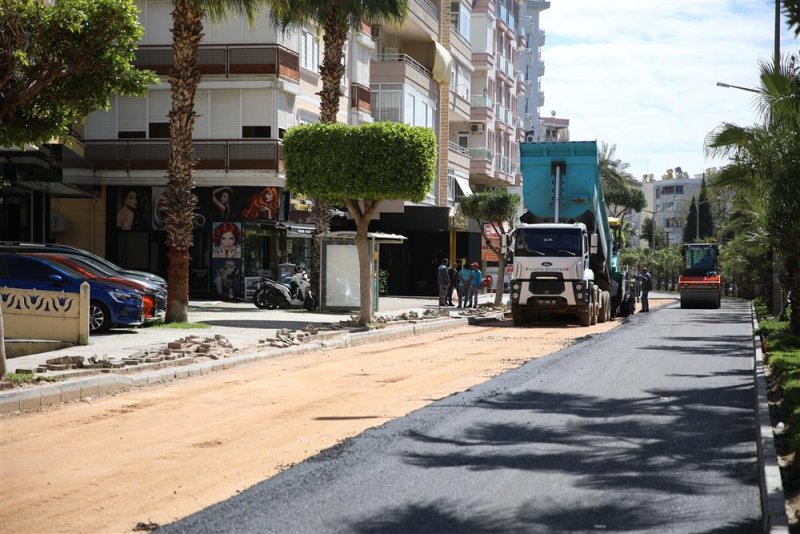 Yunus emre caddesi baştan sona yenileniyor