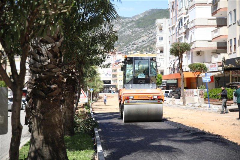 Yunus emre caddesi baştan sona yenileniyor