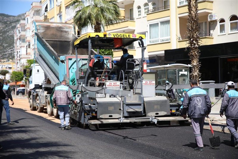 Yunus emre caddesi baştan sona yenileniyor