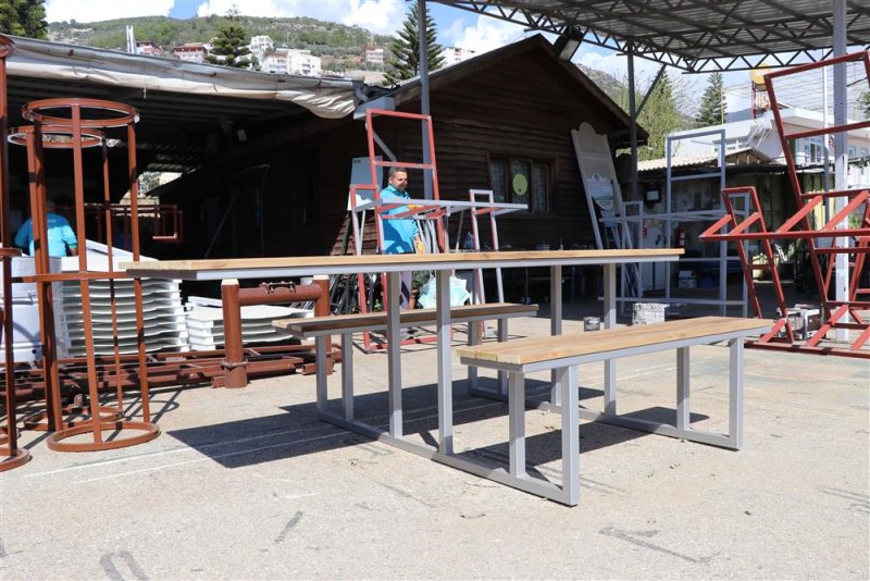 Alanya belediyesi’nden engeliler için özel piknik masası