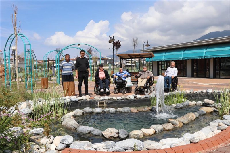 Alanya belediyesi’nden engeliler için özel piknik masası