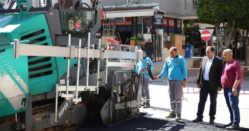 Alanya belediyesi şehir merkezinde asfalt yenileme çalışmalarını sürdürüyor