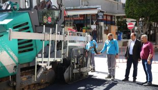 Alanya belediyesi şehir merkezinde asfalt yenileme çalışmalarını sürdürüyor