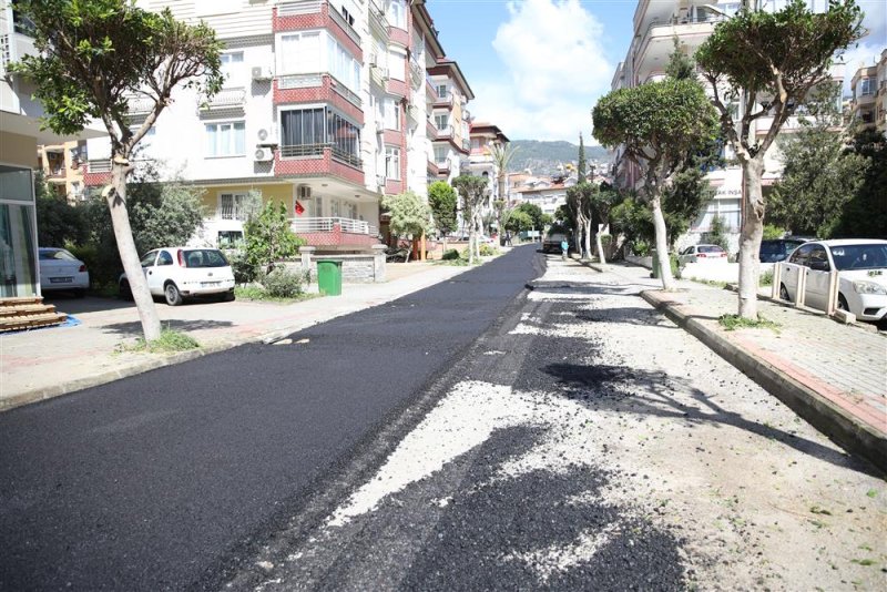 Alanya belediyesi şehir merkezinde asfalt yenileme çalışmalarını sürdürüyor