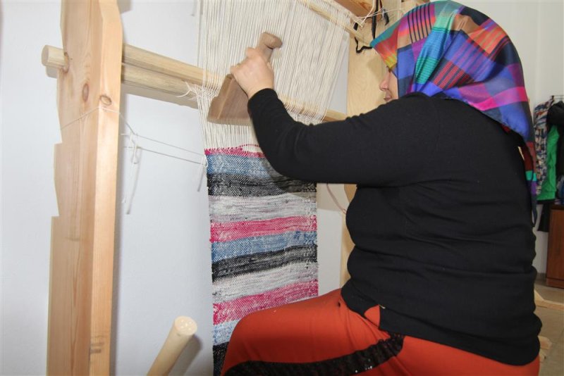 Asırlık miras türk kilimleri, alanya belediyesi’nin ıstar tezgahlarında hayat buluyor