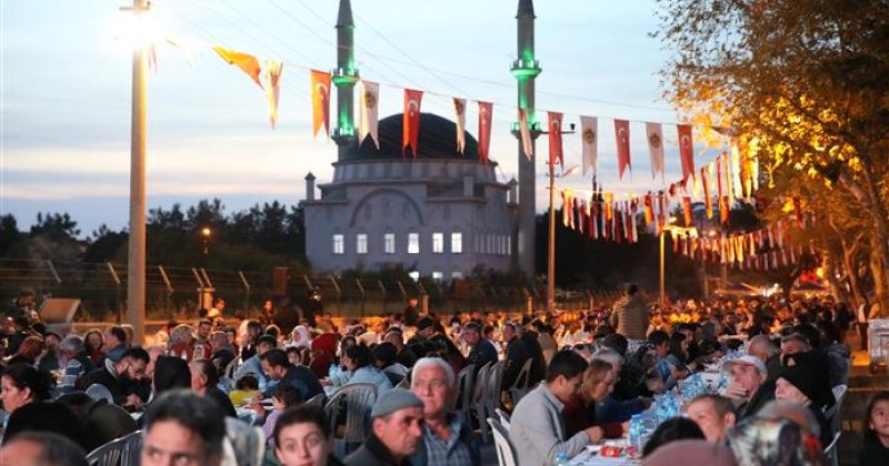 Başkan yücel avsallar mahallesi’nde iftar sofrasında vatandaşlarla buluştu