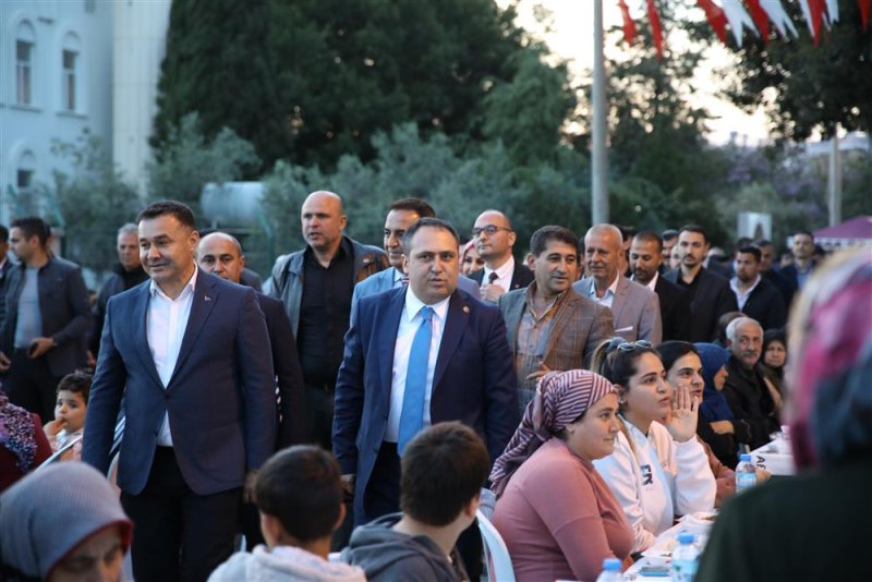 Başkan yücel avsallar mahallesi’nde iftar sofrasında vatandaşlarla buluştu