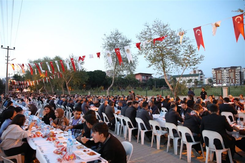 Başkan yücel avsallar mahallesi’nde iftar sofrasında vatandaşlarla buluştu