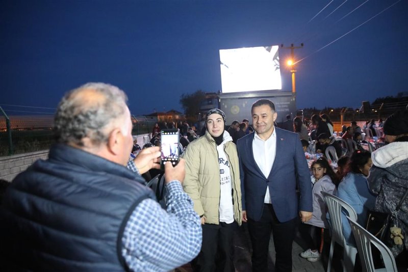 Başkan yücel avsallar mahallesi’nde iftar sofrasında vatandaşlarla buluştu