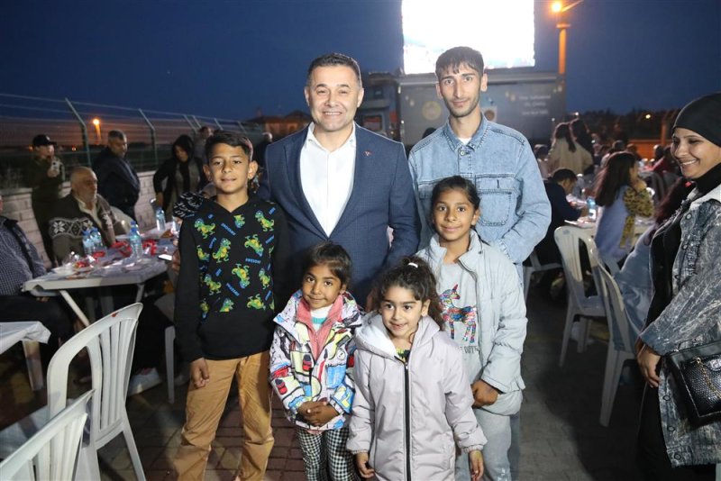 Başkan yücel avsallar mahallesi’nde iftar sofrasında vatandaşlarla buluştu