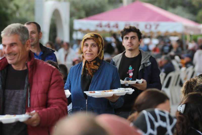 Başkan yücel avsallar mahallesi’nde iftar sofrasında vatandaşlarla buluştu