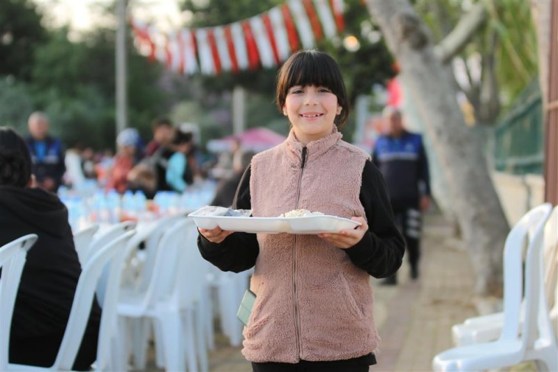 Başkan yücel avsallar mahallesi’nde iftar sofrasında vatandaşlarla buluştu