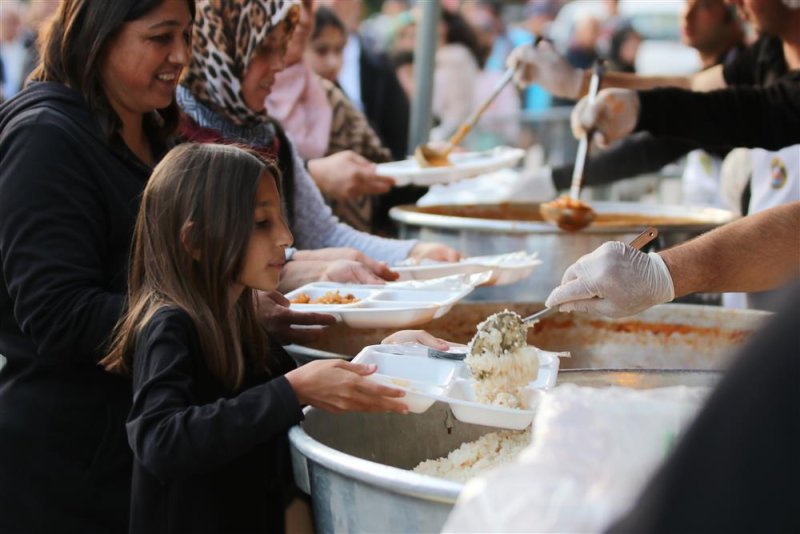 Başkan yücel avsallar mahallesi’nde iftar sofrasında vatandaşlarla buluştu