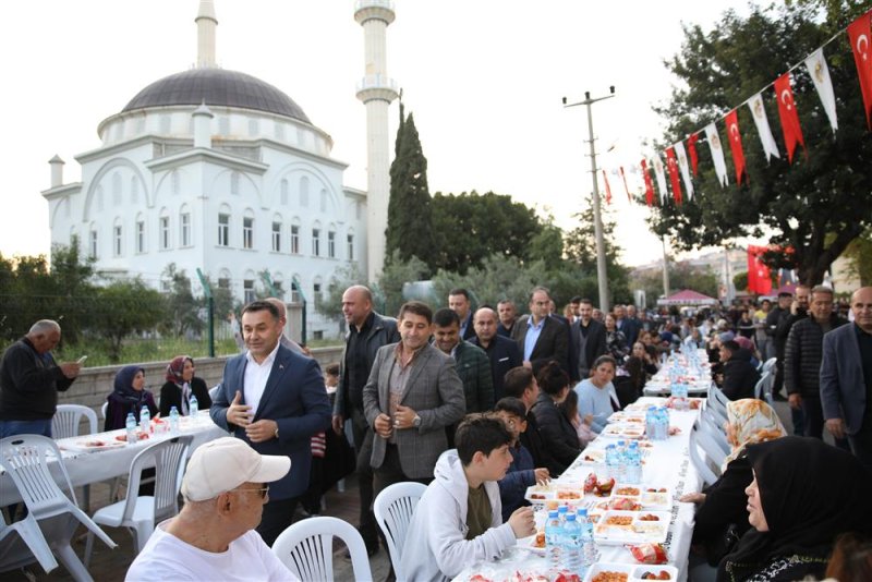 Başkan yücel avsallar mahallesi’nde iftar sofrasında vatandaşlarla buluştu