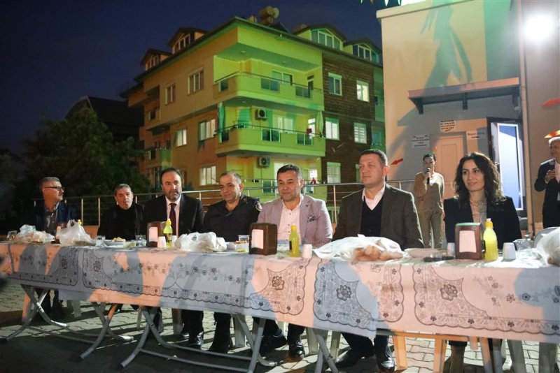 Başkan yücel yerleşik yabancılarla iftar sofrasında buluştu