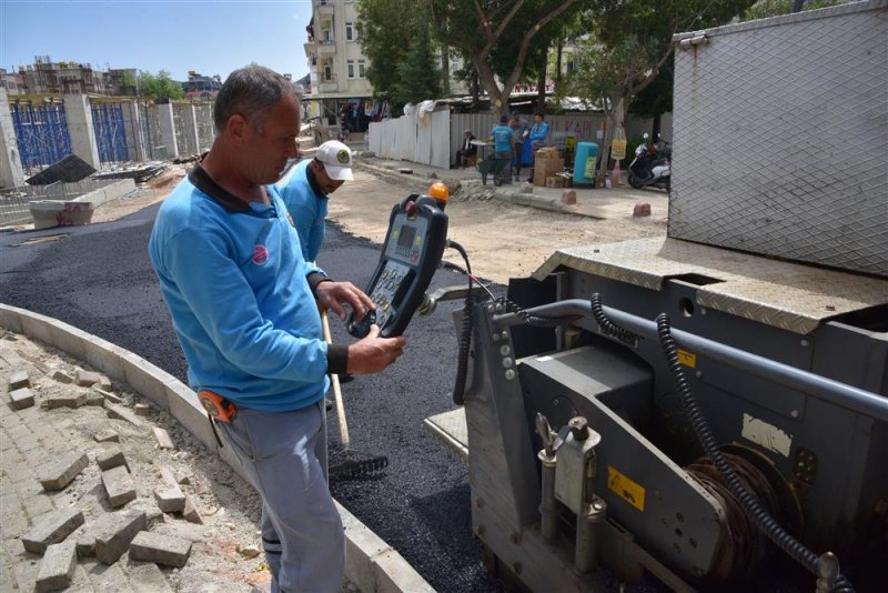 Cuma pazarı projesi’nin çevresi asfaltlanıyor