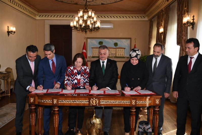 İmzalar atıldı! alanya’ya bir anlamlı anaokulu bağışı daha