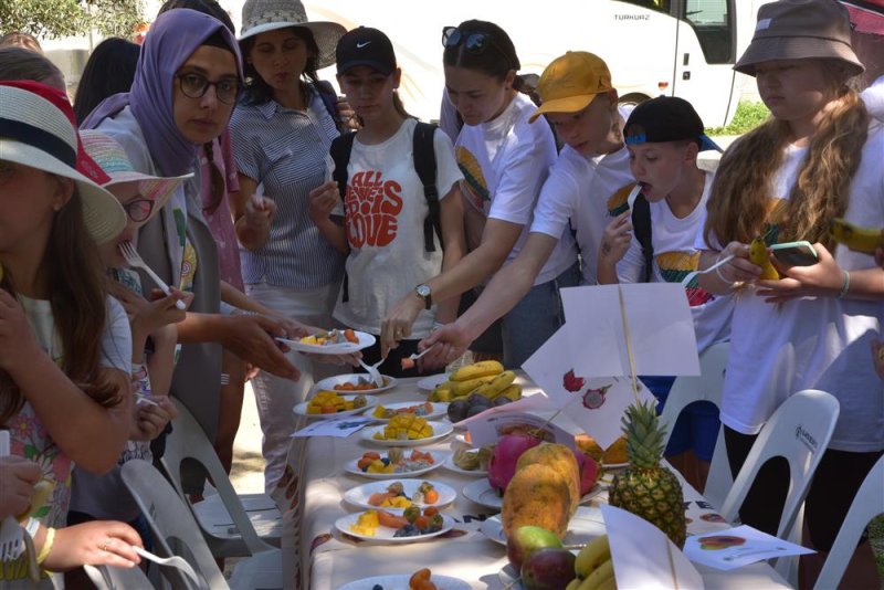 Kardeş şehir çocuklarına alanya’nın tropikal meyveleri tanıtıldı