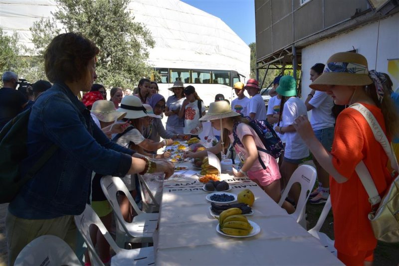 Kardeş şehir çocuklarına alanya’nın tropikal meyveleri tanıtıldı