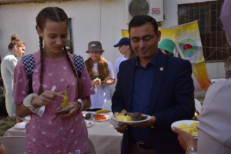 Kardeş şehir çocuklarına alanya’nın tropikal meyveleri tanıtıldı