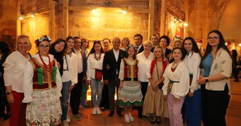 “türkiye-polonya dostluk sergisi” kızılkule’de açıldı