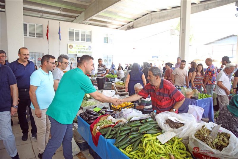 Alanya belediyesi 5 bin kişilik aşure dağıttı