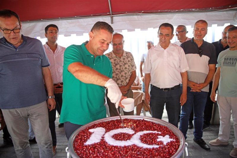 Alanya belediyesi 5 bin kişilik aşure dağıttı