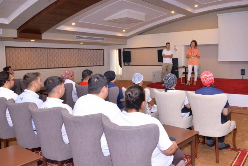 Alanya belediyesi’nden sıfır atık’ta bir ilk daha: otellere sıfır atık eğitimi