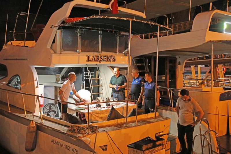 Alanya belediyesi o tekneleri mühürledi