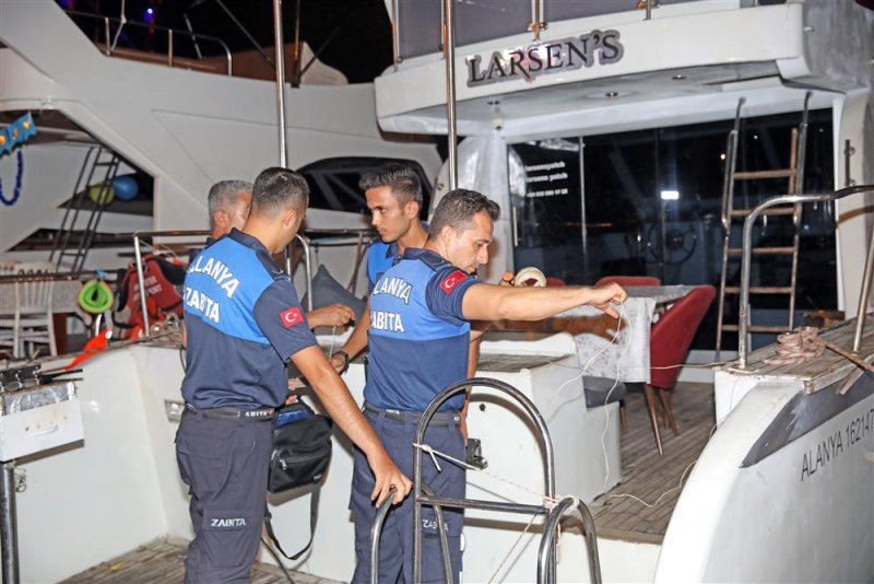 Alanya belediyesi o tekneleri mühürledi